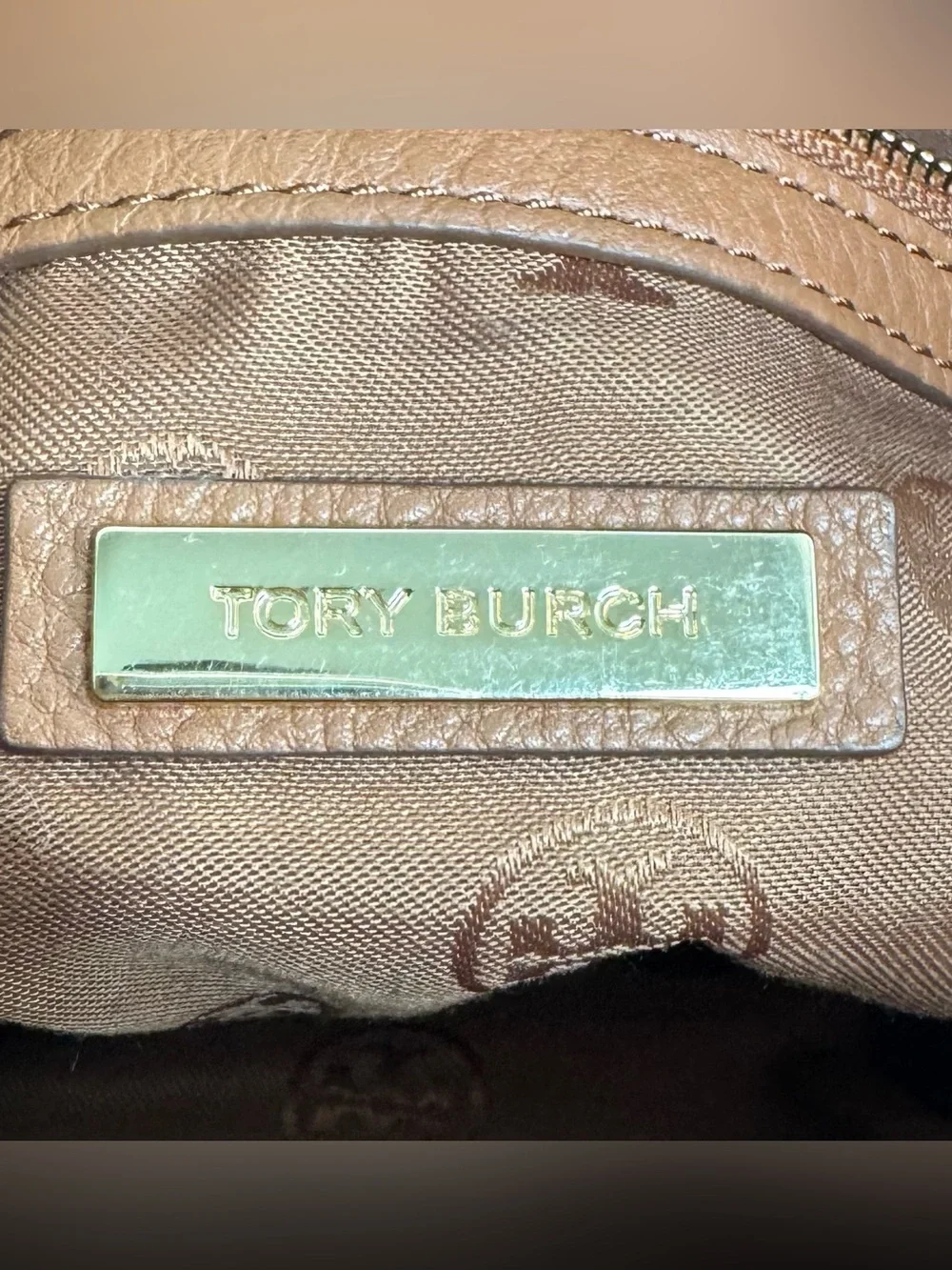 Tory Burch tassel tote,Pebbled Leather,beautiful condition,whip stitch logo,